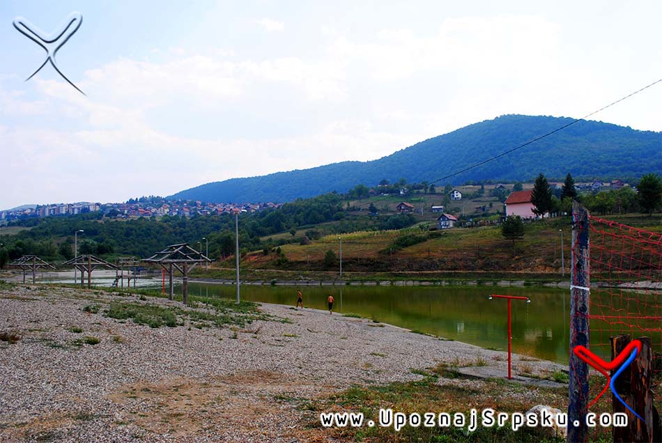 Vlaseničko jezero