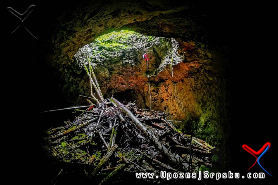 Јама Ледана